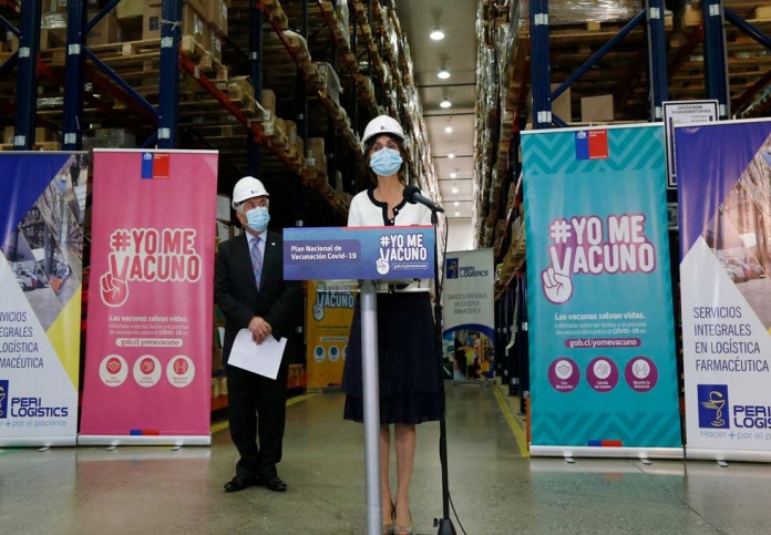 Autoridades de salud reciben embarque más grande de vacunas Pfizer-BioNTech