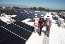 Salfa es pionero en su industria en la utilización de energía 100% renovable con los paneles de Flux Solar
