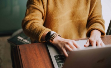 La estabilidad laboral y el crecimiento profesional son más importantes que el dinero para las expertas en tecnología de Chile