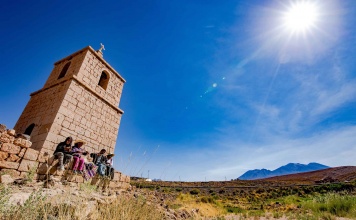 Turismo en el Salar de Atacama: emprendedores iniciaron capacitación para fortalecer su servicio con viajeros