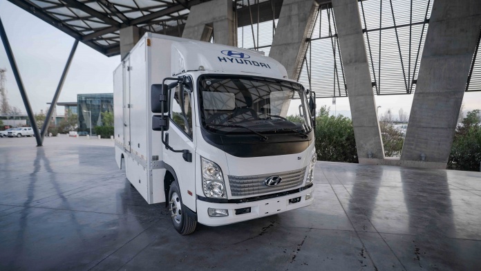El primer camión eléctrico de Hyundai llegó a Chile para ser parte del Plan de Electrologística del Gobierno
