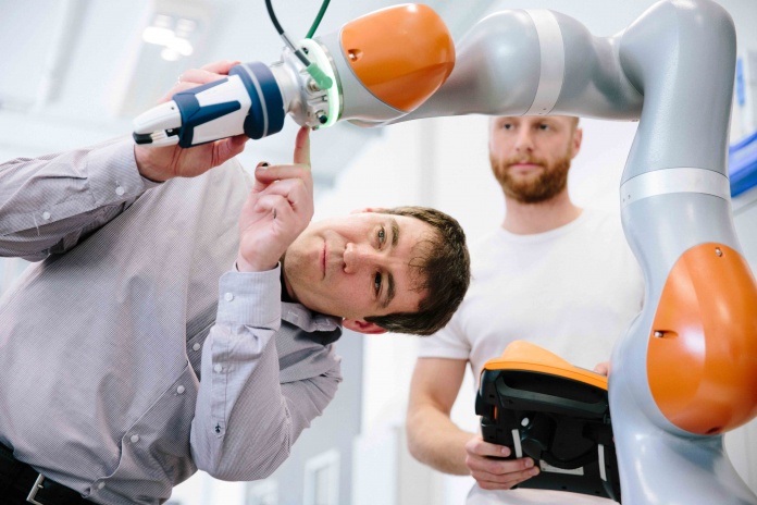 Escalar la Industria 4.0 con IA y nube híbrida Escalar la Industria 4.0 con IA y nube híbrida