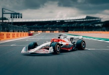 Fórmula 1 usa AWS para desarrollar la próxima generación de coche de carrera F1 revela un nuevo diseño de automóvil posible gracias a la operación del proyecto en la nube de Amazon Web Services, ahorrando tiempo y dinero