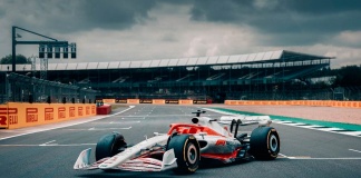Fórmula 1 usa AWS para desarrollar la próxima generación de coche de carrera F1 revela un nuevo diseño de automóvil posible gracias a la operación del proyecto en la nube de Amazon Web Services, ahorrando tiempo y dinero