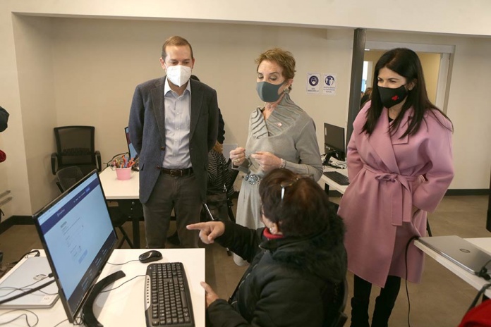 Surgen los seniors tech: 92% valora el uso de internet en su vida y sólo 16% volvería a realizar trámites presenciales