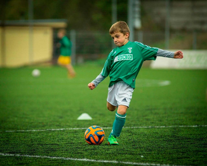 Tome nota: Sepa cómo lograr que los niños realicen deportes