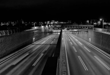 Indra une inteligencia artificial y fibra óptica para aumentar la seguridad en las carreteras