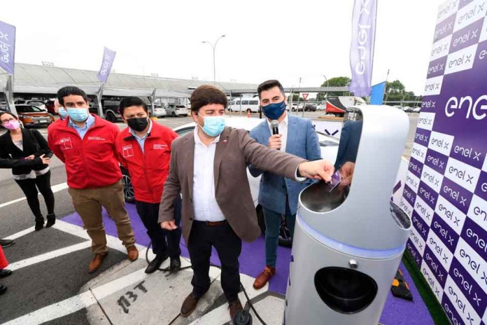 Subsecretario de Energía inaugura infraestructura de carga para autos eléctricos en Aeropuerto Carriel Sur de Concepción