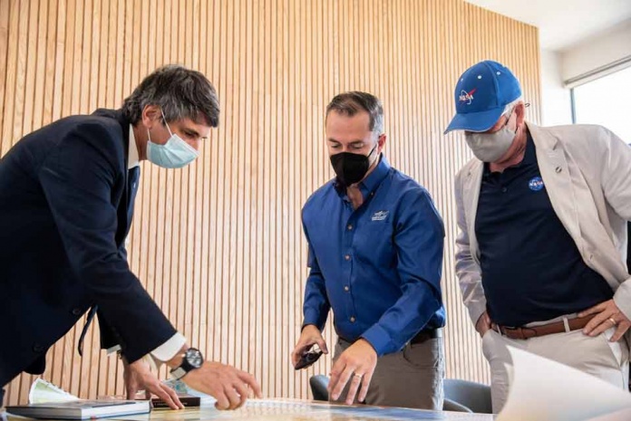 Ministro de Ciencia recibe a representantes de NASA para explorar operación de la misión astronómica SOFIA desde Chile