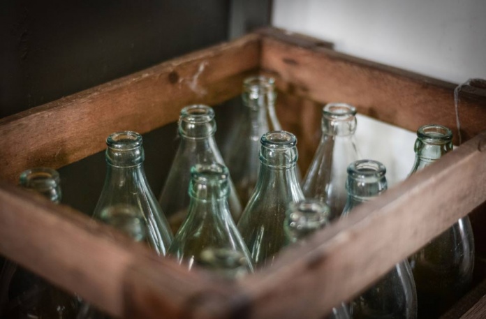 Proyecto colaborativo de economía circular busca reutilizar botellas de vidrio en Aysén