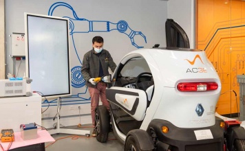 Estudiantes chilenos logran desarrollar primer automóvil eléctrico comercial autónomo Estudiantes chilenos logran desarrollar primer automóvil eléctrico comercial autónomo