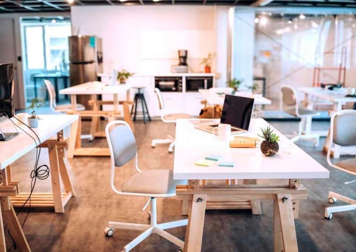 Los nuevos espacios laborales de los chilenos: ¿Cómo seguiremos trabajando el tercer año de pandemia?