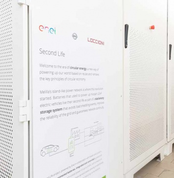 ENEL lanza un innovador sistema de almacenamiento para dar una "segunda vida" a las baterías usadas de los coches eléctricos en Melilla, España