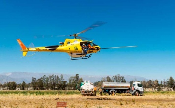 Ecocopter y Bbosch estrenan servicio de lavado aéreo de aisladores con helicópteros en Chile