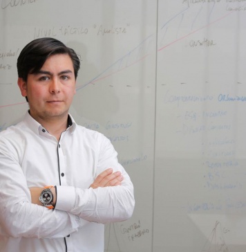 Diseño organizacional: ¿cómo identificar y seleccionar el tipo de gerente y profesionales que la unidad de TI necesita? Profesor Ariel La Paz Universidad de Chile