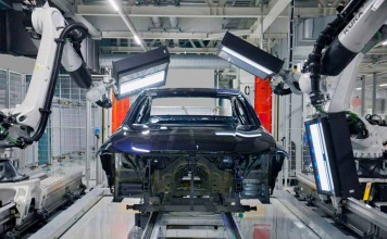 BMW presenta la primera planta automotriz del metaverso