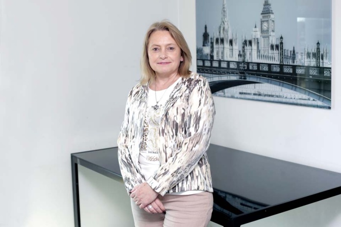 Las mujeres como agentes de cambio en el emprendimiento Las mujeres como agentes de cambio en el emprendimiento