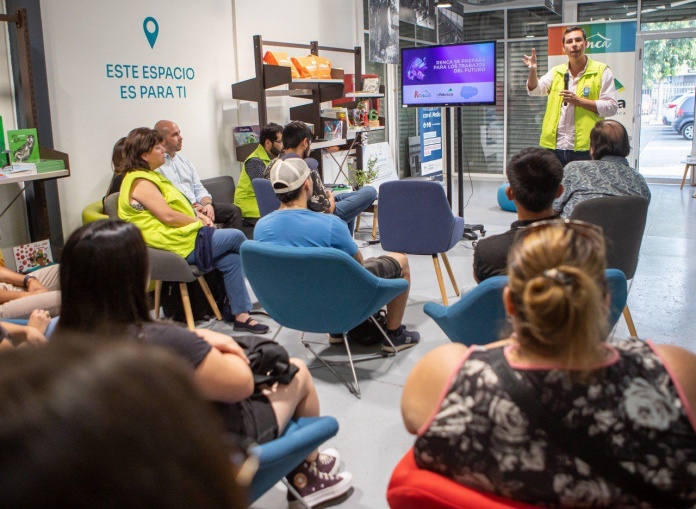 Renca junto a Salesforce inician inédito y gratuito programa de capacitación tecnológica para vecinos Renca junto a Salesforce inician inédito y gratuito programa de capacitación tecnológica para vecinos