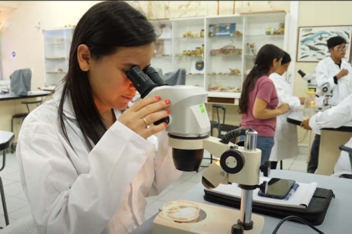 Delegación de 30 profesionales de Perú realiza curso de pesca y acuicultura en la UCN Coquimbo