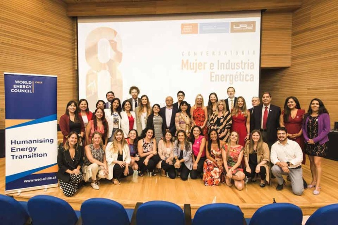 Expertos coinciden en la necesidad de que más mujeres se vinculen a carreras científicas para avanzar en la transición energética