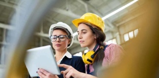 Acortar la brecha salarial y detectar las razones de renuncia son algunas de las claves para comprometer el talento femenino