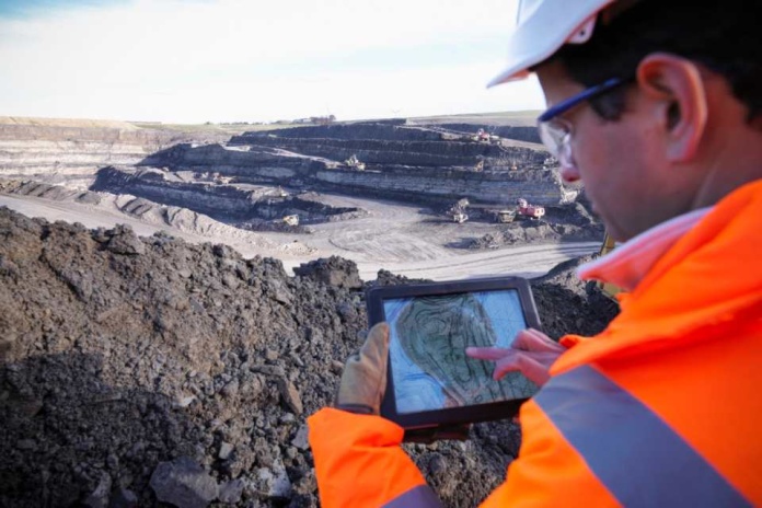 EY lanza guía minera para inversionistas extranjeros 