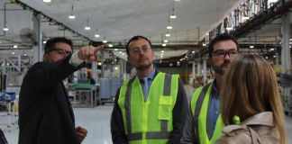 Embajador de Suecia en Chile visita oficina comercial y planta de Electrolux Group