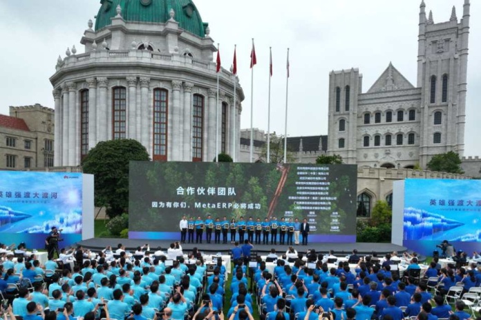 Huawei crea software de gestión empresarial y da término a dependencia de fabricantes externos