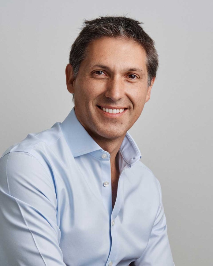 Llenando los vacíos y asegurando el futuro del trabajo híbrido Llenando los vacíos y asegurando el futuro del trabajo híbrido