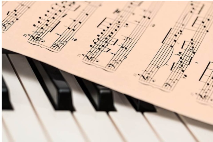 Músicos crean empresa con modelo pionero para la industria audiovisual en Chile