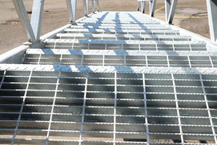 Seguridad en las parrillas de piso no dependen únicamente de su certificación montaje e implementación son prioritarias