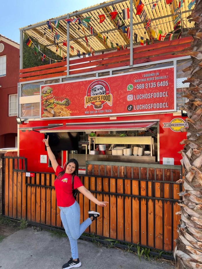 Lucho’s Food el innovador foodtruck de dos pisos con terraza arriba