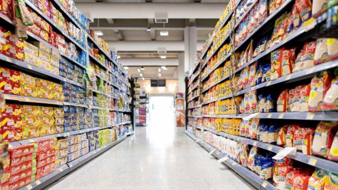 Tesista UAI utiliza herramientas de machine learning y optimización para predecir demanda en supermercados 
