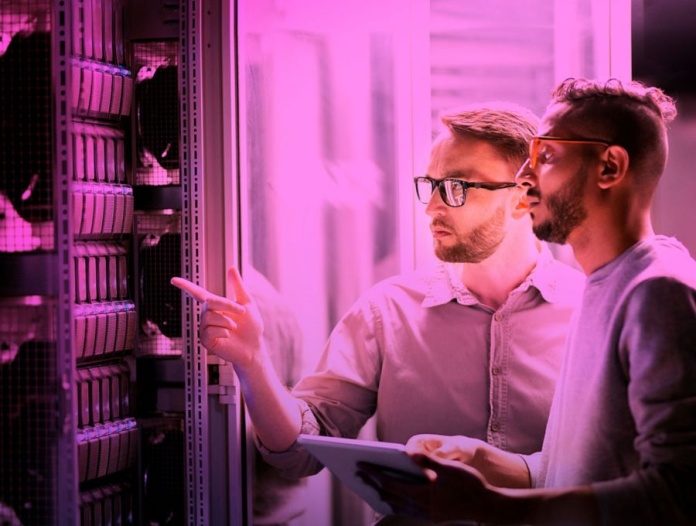 neuromorphic-edge-Web-3840x1512-1-Medium-2 Directivos apuestan por la IA y siguen optando por la nube a pesar de factores macroeconómicos