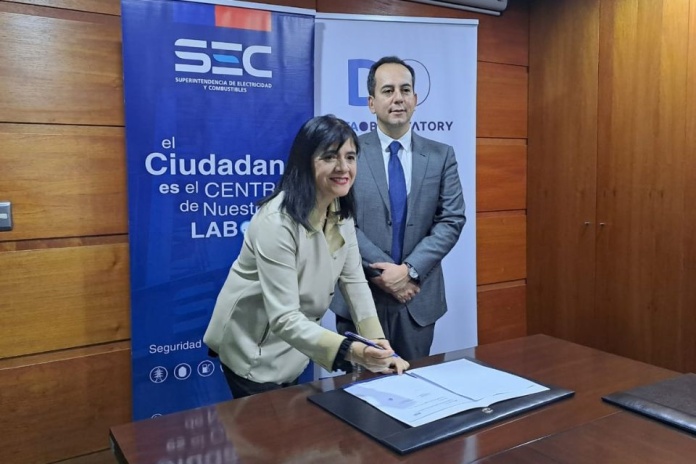 SEC y Data Observatory firman convenio de cooperación y colaboración mutua