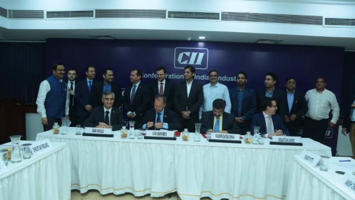 Consejo Empresarial Chile-India de Sofofa firma acuerdo para incentivar la cooperación comercial con la Confederación de Industrias de India