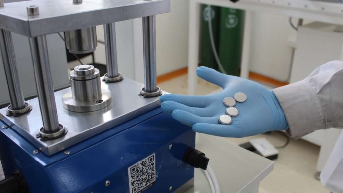 Equipo de la UCN logra construir baterías de litio en la región de Antofagasta Equipo de la UCN logra construir baterías de litio en la región de Antofagasta