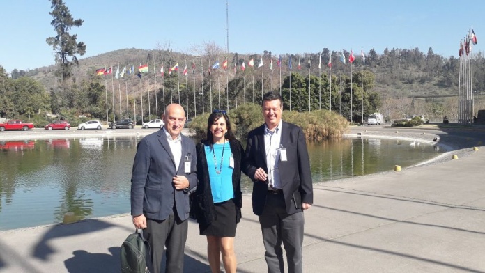 Gigante hub español de las comunicaciones llega a Chile aliándose con destacada agencia nacional