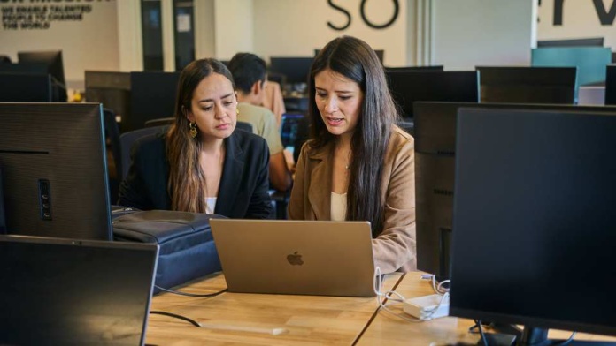 SoftServe Chile abrió convocatoria a los premios “Periodismo para el Futuro”