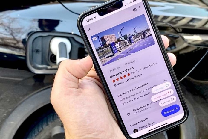 A lo Waze: Startup chilena lanza nuevas funciones colaborativas para aplicación de electromovilidad