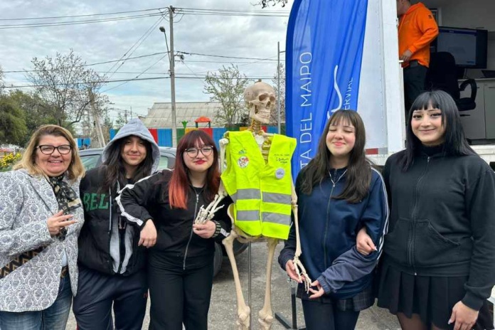 Krucklab visitó colegio de El Bosque