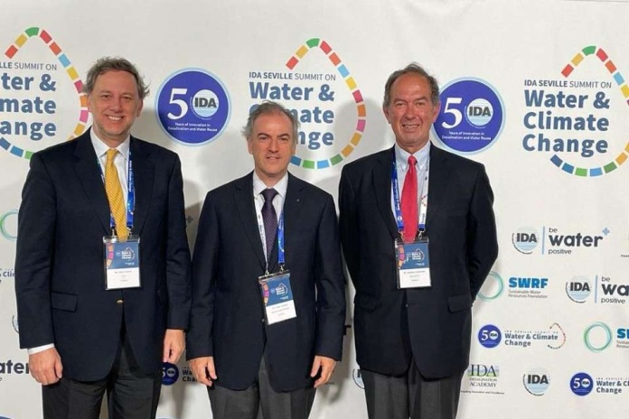 Delegación chilena participa en una de las mayores cumbres de cambio climático y desalación de agua del mundo