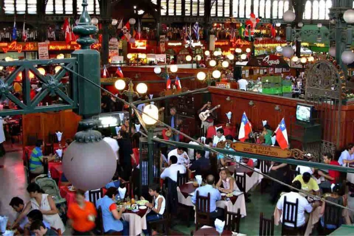 EXTRANJEROS GANAN UN 30% MENOS