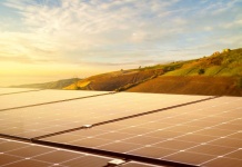Investigadora de la UCM busca perfeccionar material de fabricación de paneles solares en España