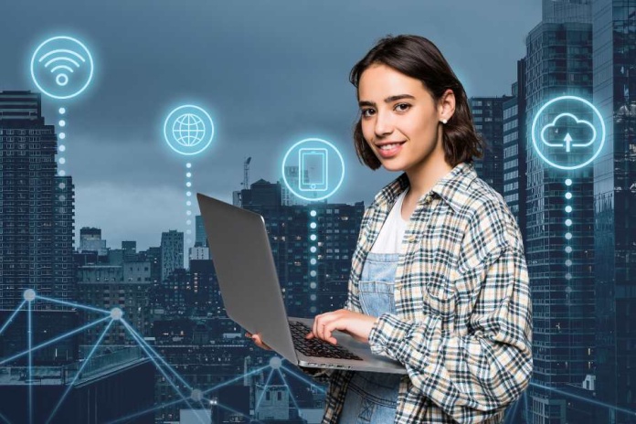 Potencian habilidades verdes en bootcamp de programación para jóvenes de escasos recursos