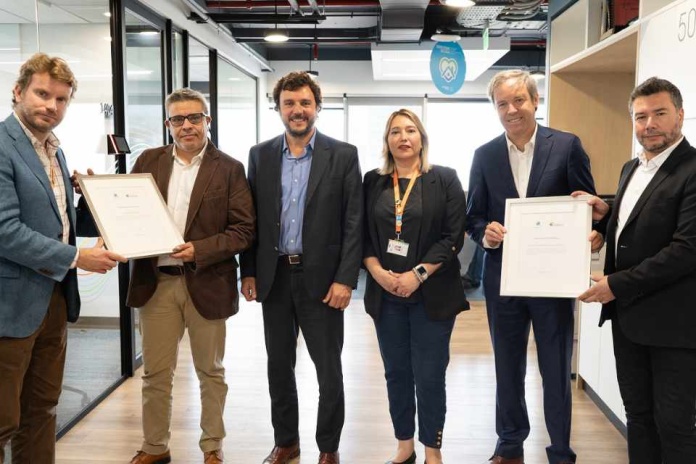 Aguas pacífico y colbún firman suministro eléctrico 100% renovable para planta desalinizadora