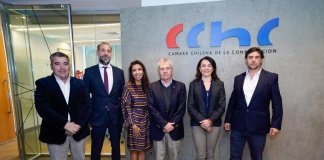 CChC y ACADES acuerdan impulsar nuevas fuentes de agua a través de la desalación y el reúso