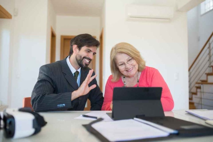 Desde el empleo senior hasta los usos de la  inteligencia artificial serán abordados en la 1era  Cumbre de Economía Plateada UC 