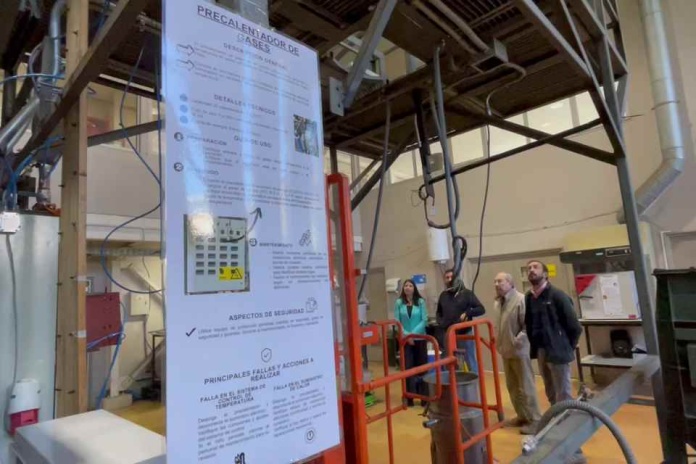 Seremi de Energía visitó planta piloto de hidrógeno verde de la Universidad de Concepción