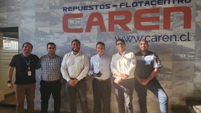 Caren es reconocida por sus 45 años de trayectoria por Mahle Aftermarket 